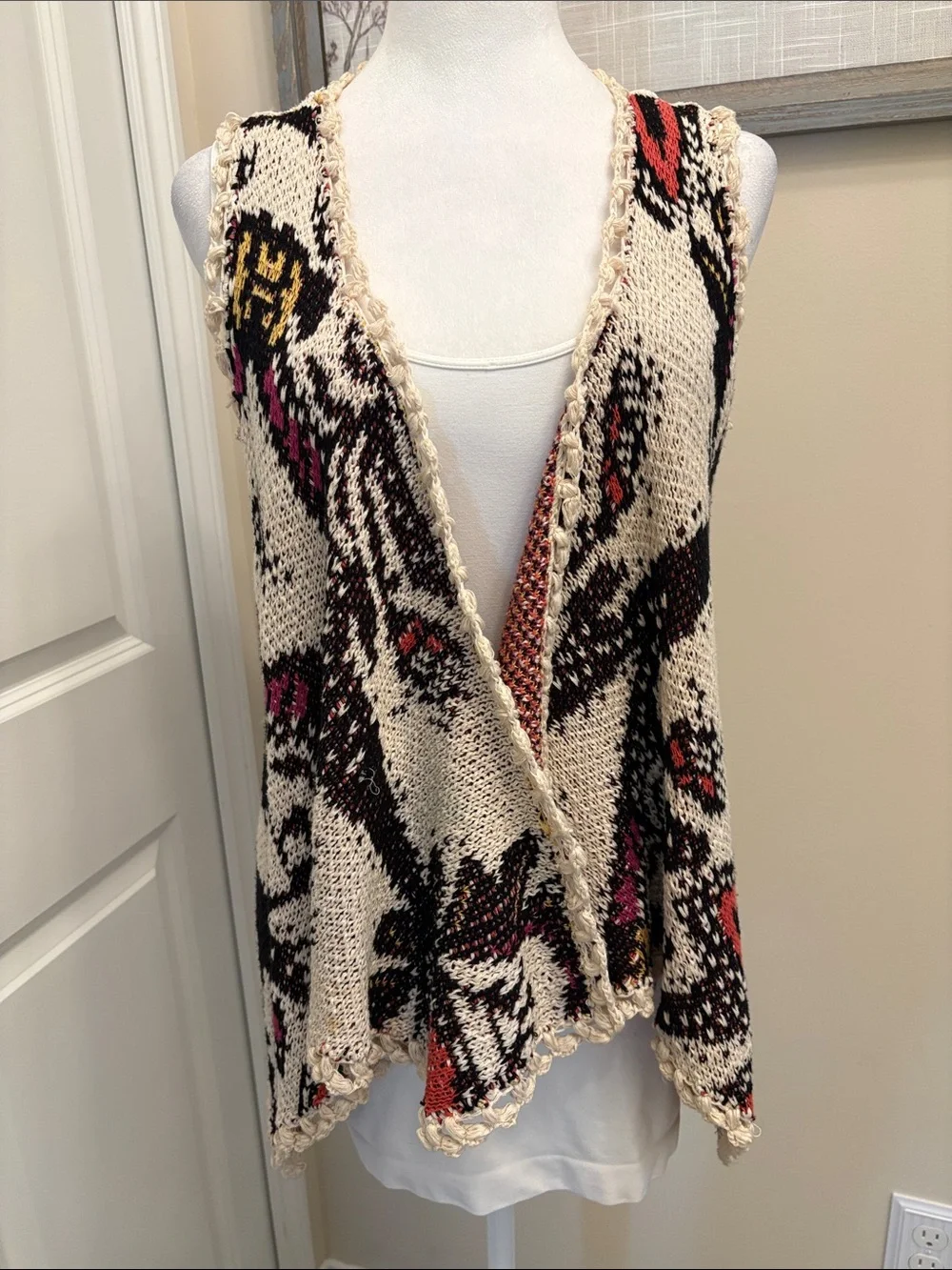BKE Cream Open-Front Knit Vest with Black, Pink, Red & Gold Accents Size Medium